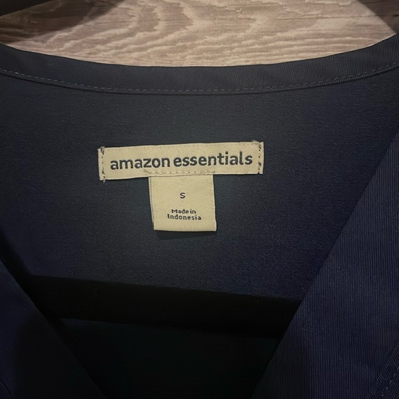 NWT! Men’s V-Neck Scrub Top with Pockets! Size S… - Picture 4 of 6